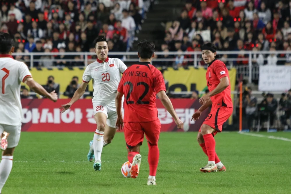 Đt việt nam 0-6 Đt hàn quốc giấc mơ world cup chìm trong ác mộng kinh hoàng hình ảnh 5 ĐT Việt Nam 0-6 ĐT Hàn Quốc: Giấc mơ World Cup chìm trong ác mộng kinh hoàng