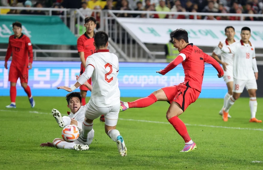 Đt việt nam 0-6 Đt hàn quốc giấc mơ world cup chìm trong ác mộng kinh hoàng hình ảnh 6 ĐT Việt Nam 0-6 ĐT Hàn Quốc: Giấc mơ World Cup chìm trong ác mộng kinh hoàng