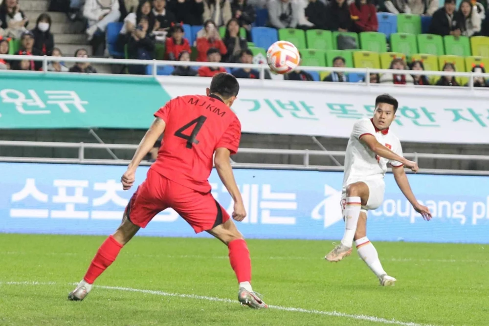 Đt việt nam 0-6 Đt hàn quốc giấc mơ world cup chìm trong ác mộng kinh hoàng hình ảnh 3 ĐT Việt Nam 0-6 ĐT Hàn Quốc: Giấc mơ World Cup chìm trong ác mộng kinh hoàng