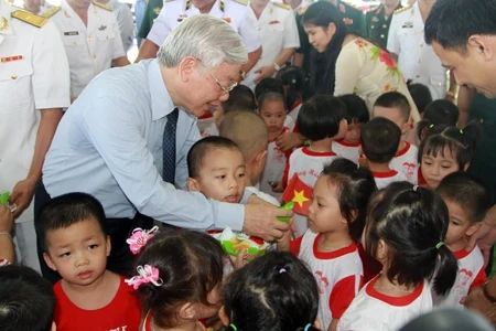xúc động hình ảnh tổng bí thư nguyễn phú trọng với đồng bào, chiến sĩ cả nước hình ảnh 14 Xúc động hình ảnh Tổng Bí thư Nguyễn Phú Trọng với đồng bào, chiến sĩ cả nước