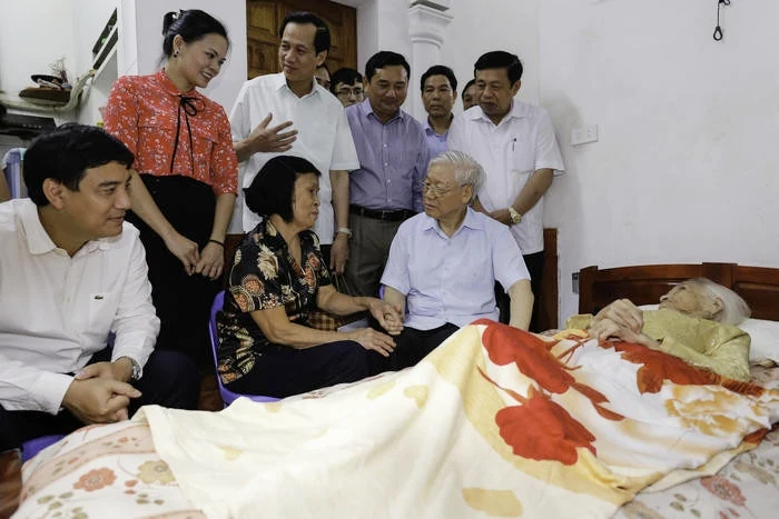 xúc động hình ảnh tổng bí thư nguyễn phú trọng với đồng bào, chiến sĩ cả nước hình ảnh 12 Xúc động hình ảnh Tổng Bí thư Nguyễn Phú Trọng với đồng bào, chiến sĩ cả nước