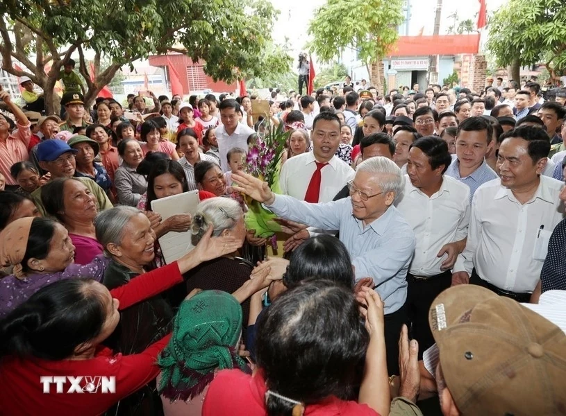 xúc động hình ảnh tổng bí thư nguyễn phú trọng với đồng bào, chiến sĩ cả nước hình ảnh 2 Xúc động hình ảnh Tổng Bí thư Nguyễn Phú Trọng với đồng bào, chiến sĩ cả nước