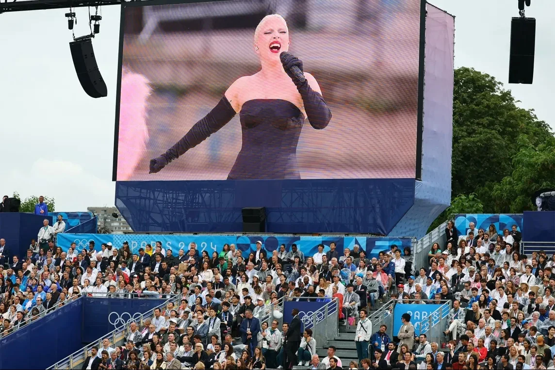 hơn 10.000 vĐv đội mưa diễu hành trên sông seine trong lễ khai mạc olympic paris 2024 hình ảnh 1 Hơn 10.000 VĐV đội mưa diễu hành trên sông Seine trong lễ khai mạc Olympic Paris 2024
