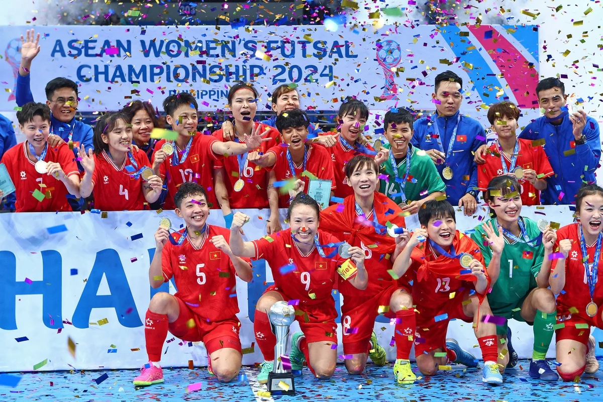 chùm ảnh Đt futsal nữ việt nam nâng cao cúp vô địch giải futsal nữ Đông nam Á hình ảnh 6 Chùm ảnh ĐT Futsal nữ Việt Nam nâng cao cúp vô địch giải Futsal nữ Đông Nam Á