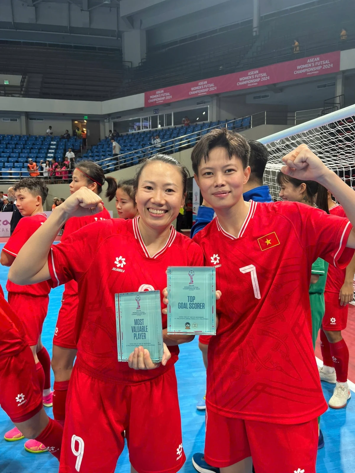 chùm ảnh Đt futsal nữ việt nam nâng cao cúp vô địch giải futsal nữ Đông nam Á hình ảnh 2 Chùm ảnh ĐT Futsal nữ Việt Nam nâng cao cúp vô địch giải Futsal nữ Đông Nam Á