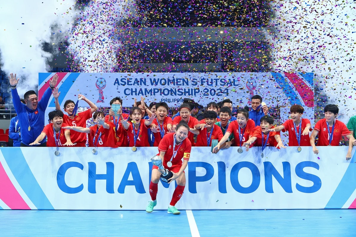 chùm ảnh Đt futsal nữ việt nam nâng cao cúp vô địch giải futsal nữ Đông nam Á hình ảnh 3 Chùm ảnh ĐT Futsal nữ Việt Nam nâng cao cúp vô địch giải Futsal nữ Đông Nam Á