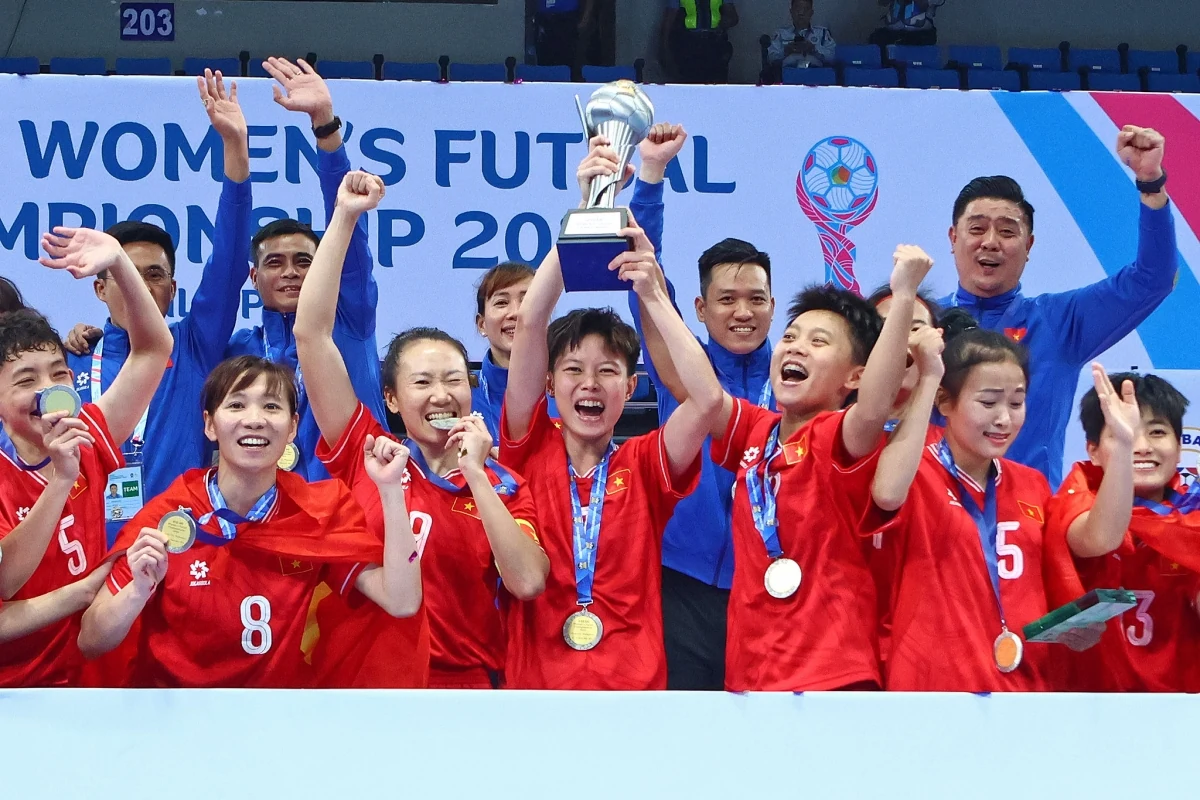 chùm ảnh Đt futsal nữ việt nam nâng cao cúp vô địch giải futsal nữ Đông nam Á hình ảnh 7 Chùm ảnh ĐT Futsal nữ Việt Nam nâng cao cúp vô địch giải Futsal nữ Đông Nam Á