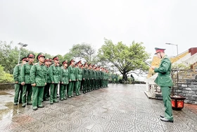 Chia tay thắm tình đồng đội