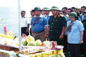 Vị tướng già và những gói quà mang ra Trường Sa