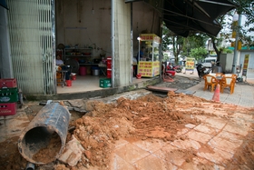 Bất cập việc vỉa hè vừa hoàn thành bị đào lên để thi công công trình khác