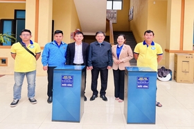 Trao tặng 12 máy lọc nước cho các trường học