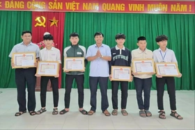 Triệu Lăng: Khen thưởng đột xuất 6 cá nhân dũng cảm cứu người đuối nước