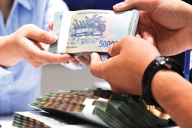 Tháo gỡ khó khăn cho khách hàng vay tiêu dùng