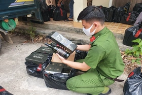 Một nam thanh niên bị xử phạt 70 triệu đồng vì buôn bán bia, rượu nhập lậu