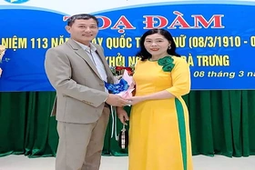 Sống mẫu mực, nuôi con nên người