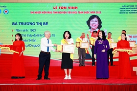 Giúp người bằng giọt máu hồng