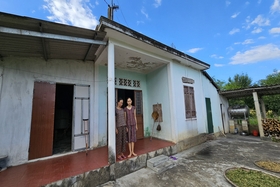 Mẹ con chị Quý cần sự giúp đỡ!