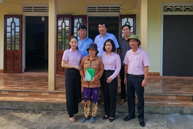 Ngân hàng CSXH Việt Nam hỗ trợ 100 triệu đồng cho người dân xã Triệu Ái bị ảnh hưởng thiên tai