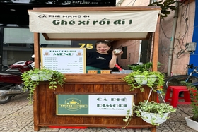 Giới trẻ khởi nghiệp với xe cà phê mang đi