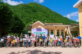 Làm việc thiện bằng cả trái tim hồng