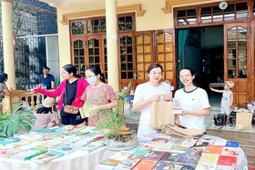 Phiên chợ đặc biệt của cô giáo dạy Ngữ văn