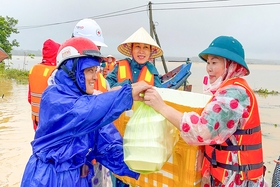 Nghĩa tình trong lũ dữ