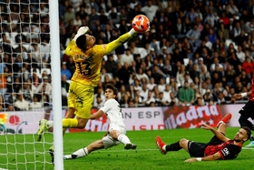 Real Madrid lội ngược dòng khó tin, trì hoãn Barca sớm vô địch La Liga 24/25