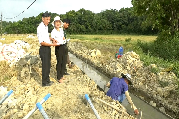 Cán bộ mặt trận xã hết lòng vì cộng đồng