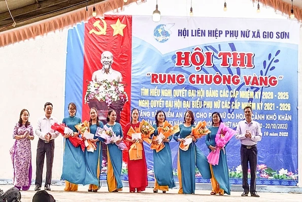 Tạo nguồn phát triển đảng viên nữ