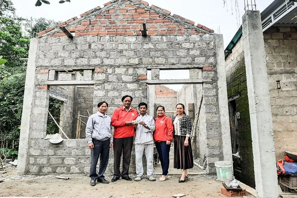 Đồng hành với người nghèo khó