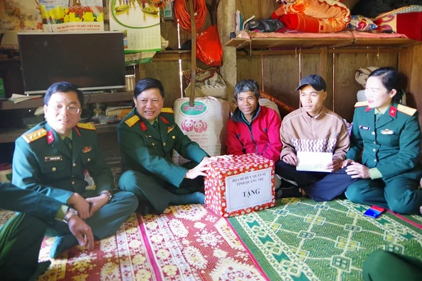 Thanh niên Quảng Trị hăng hái lên đường bảo vệ Tổ quốc