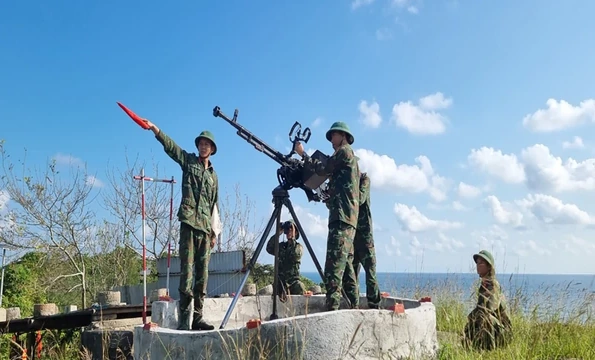 Đảm bảo quốc phòng - an ninh kết hợp phát triển kinh tế - xã hội