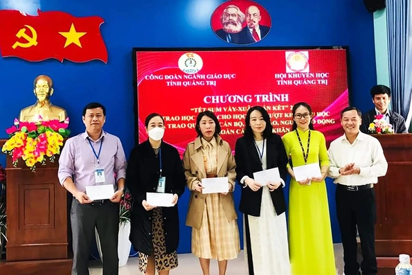 Nỗ lực chăm lo Tết cho giáo viên