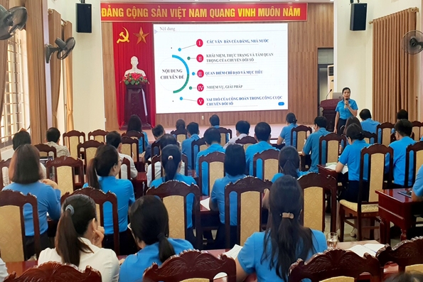 Tập huấn nghiệp vụ cho cán bộ chuyên trách công đoàn