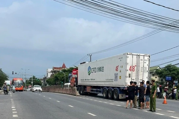 Thêm một người thiệt mạng do va chạm với container trên Quốc lộ 1