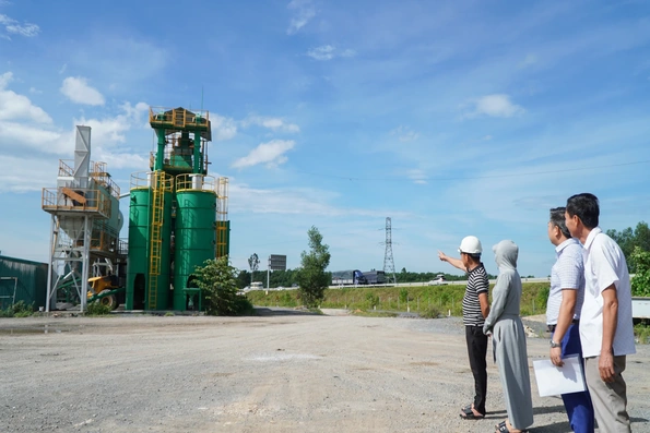 Thông tin tiếp bài báo: “Công ty 703 “phớt lờ” yêu cầu của chính quyền để hoạt động trái phép trạm trộn bê tông nhựa”: Công ty 703 cam kết tháo dỡ trạm trộn bê tông nhựa trong tháng 8/2024