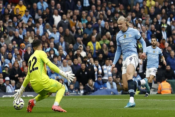 Kết quả Ngoại Hạng Anh: Ghi bàn phút cuối, Man City thoát thua Arsenal