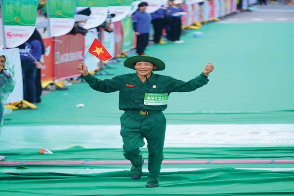 Người lính già và “khúc khải hoàn” trên đường chạy 42,2 km