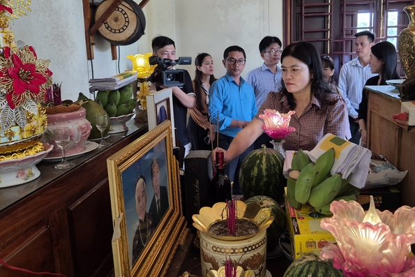 Trưởng Ban Nội chính Tỉnh ủy Ly Kiều Vân thăm các gia đình chính sách