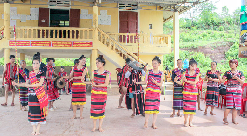Phấn đấu xây dựng Hướng Hóa phát triển nhanh và bền vững