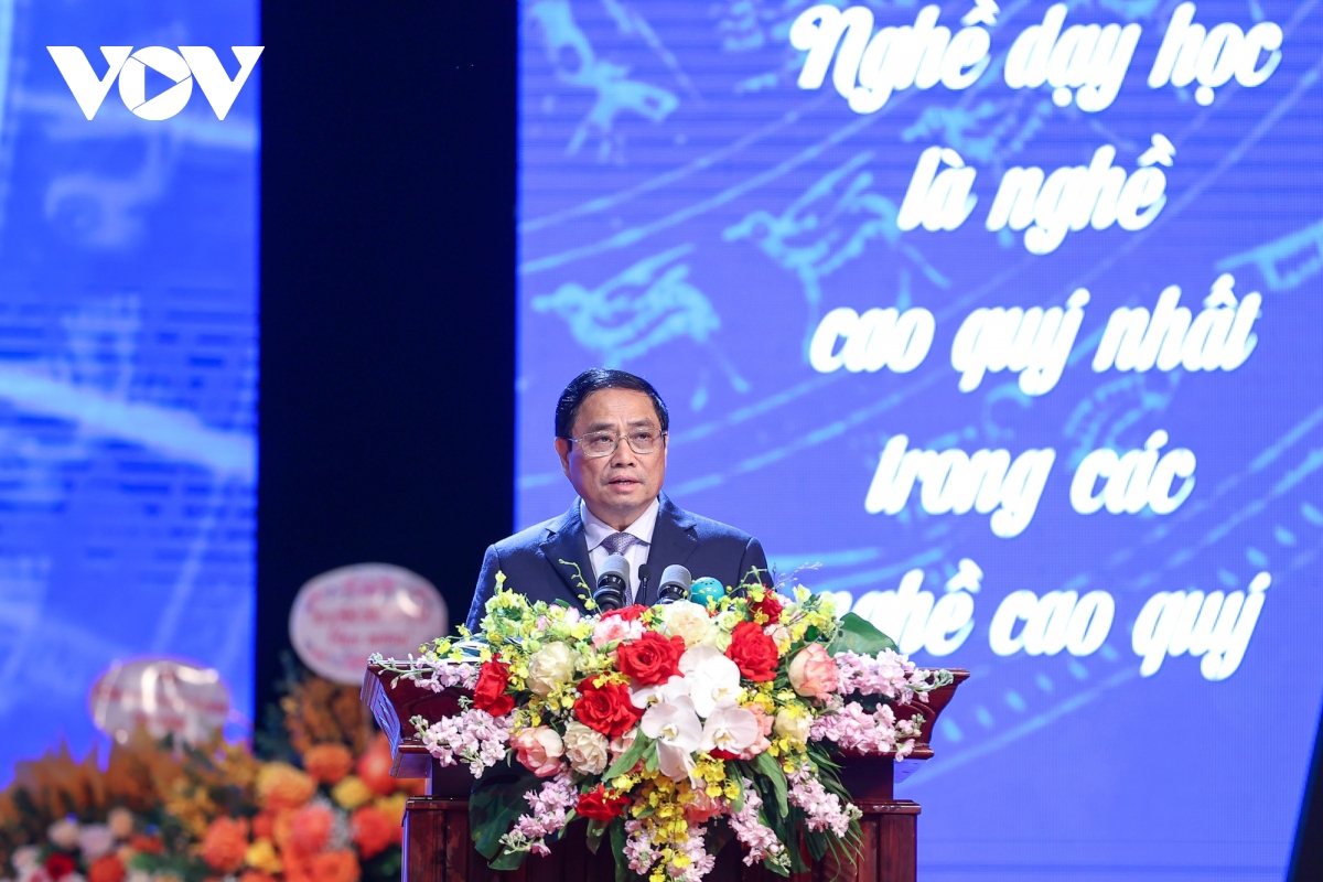 Thủ tướng: “Mỗi thầy cô giáo phải thực sự là hình mẫu cho người học”