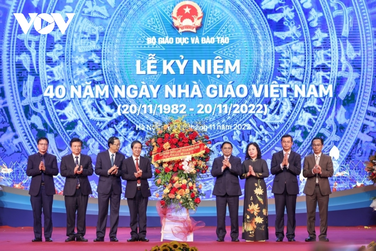 Thủ tướng: “Mỗi thầy cô giáo phải thực sự là hình mẫu cho người học”