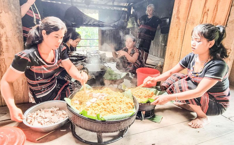 Bảo tồn và phát huy bản sắc văn hóa vùng đồng bào dân tộc thiểu số