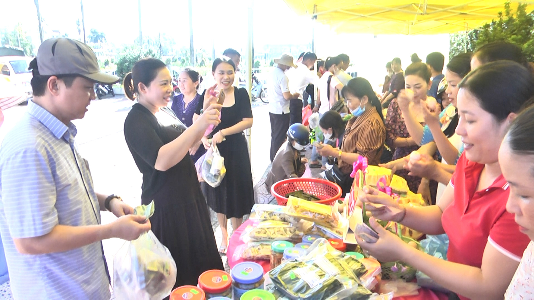 Khai trương gian hàng kết nối tiêu thụ nông sản an toàn huyện Vĩnh Linh lên sàn thương mại điện tử Postmart.vn