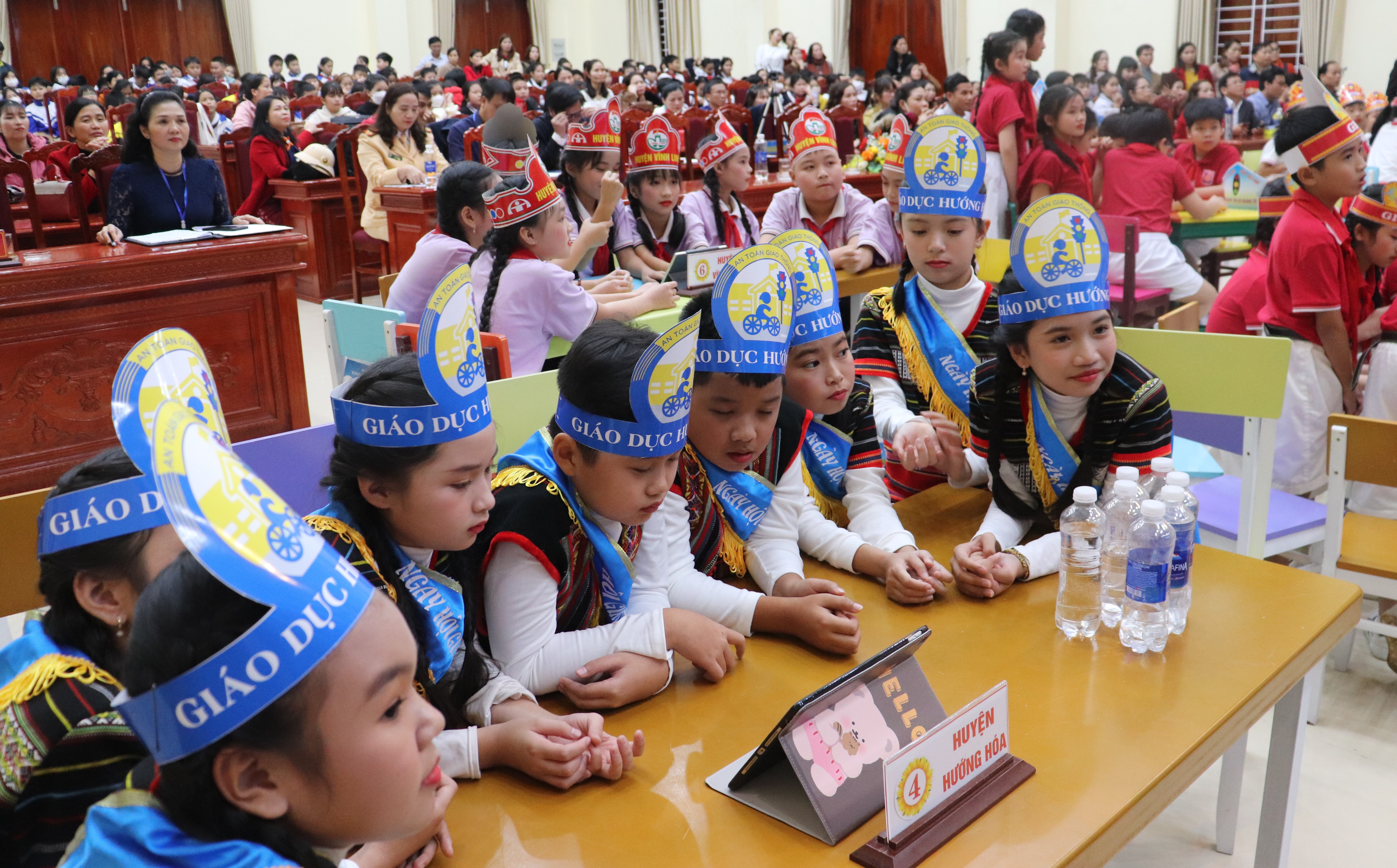 Giao lưu tìm hiểu kỹ năng tham gia giao thông an toàn