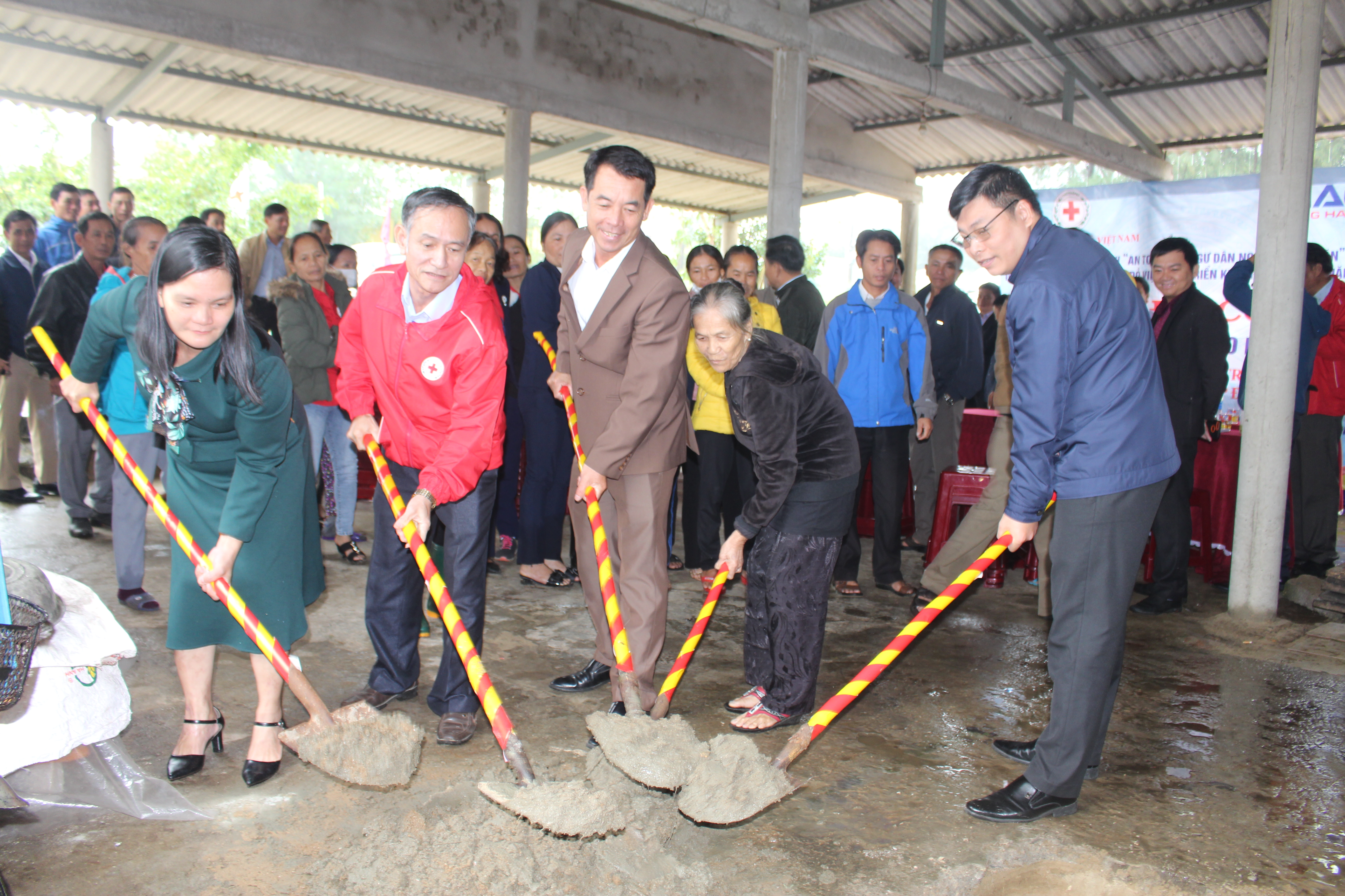 Khởi công xây dựng 100 căn nhà cho ngư dân nghèo, khó khăn