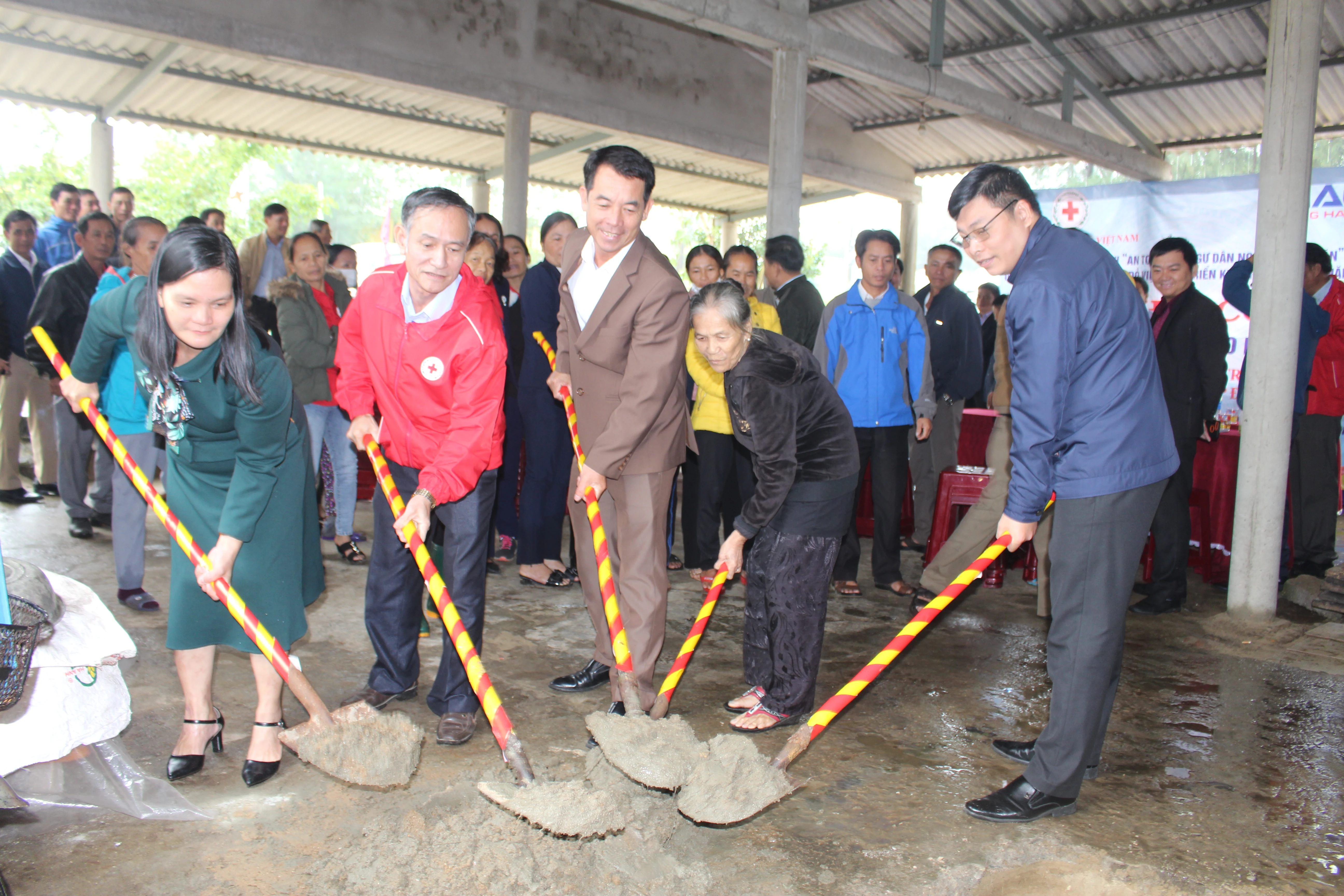 Khởi công xây dựng 100 căn nhà cho ngư dân nghèo, khó khăn