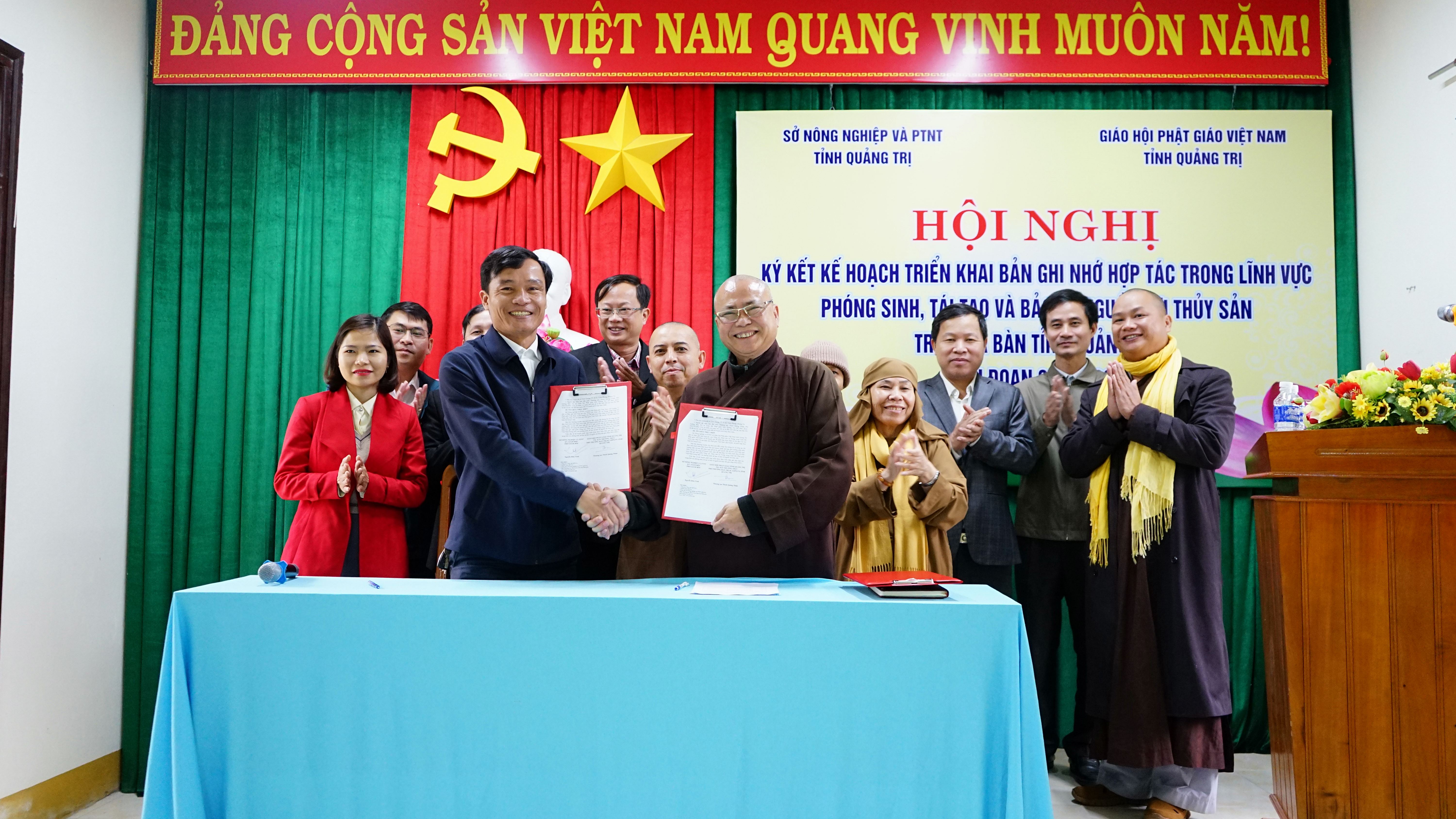 Triển khai bản ghi nhớ hợp tác trong lĩnh vực phóng sinh, tái tạo và bảo vệ nguồn lợi thủy sản