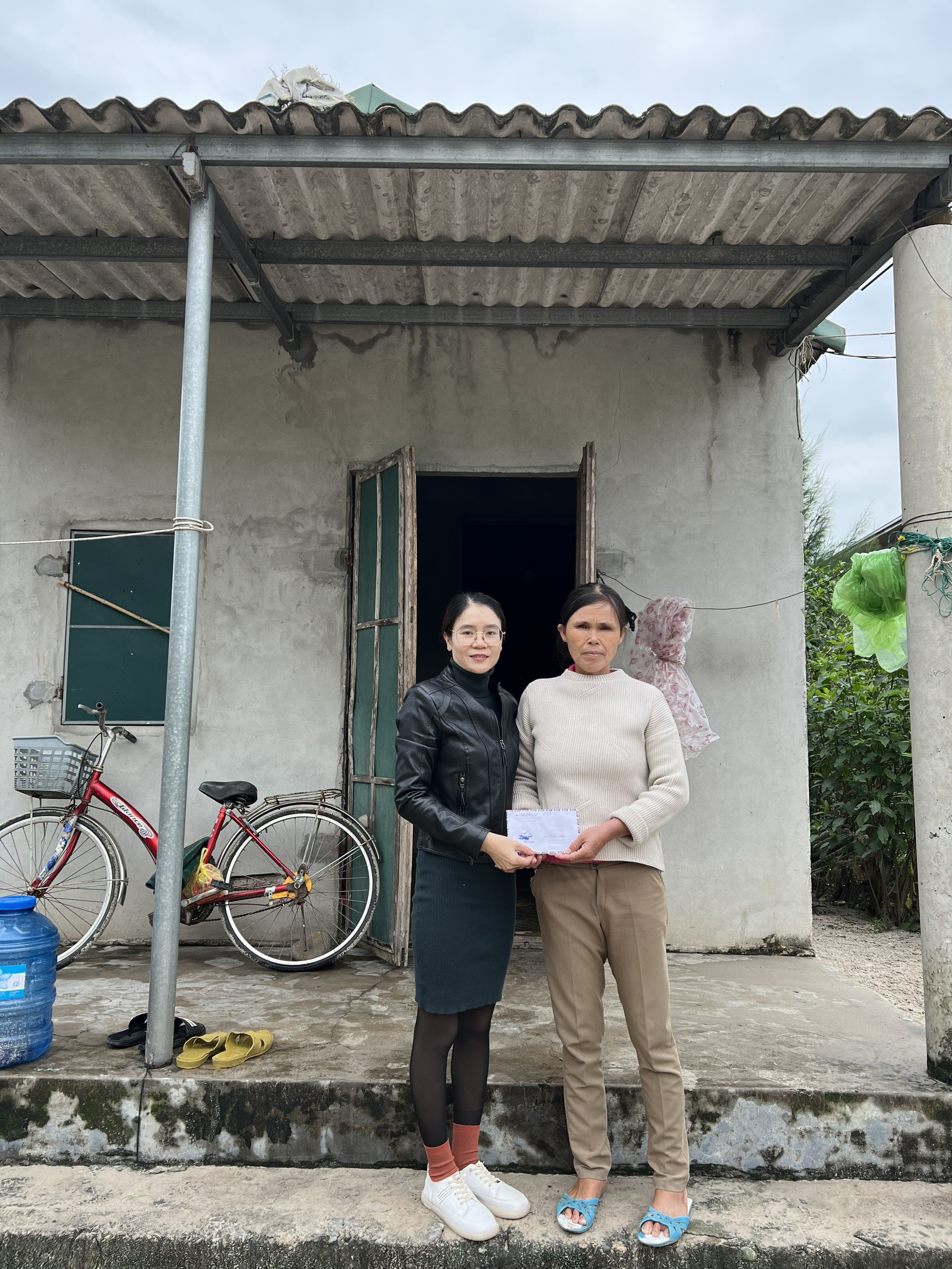 Trao hỗ trợ của bạn đọc Báo Quảng Trị cho 25 hoàn cảnh khó khăn