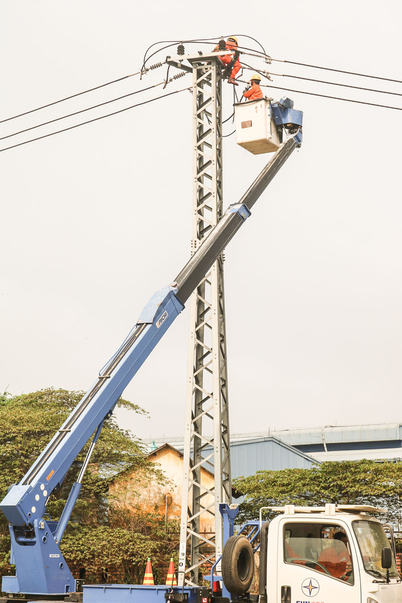 Xây dựng đội ngũ cán bộ, công nhân viên làm chủ khoa học công nghệ